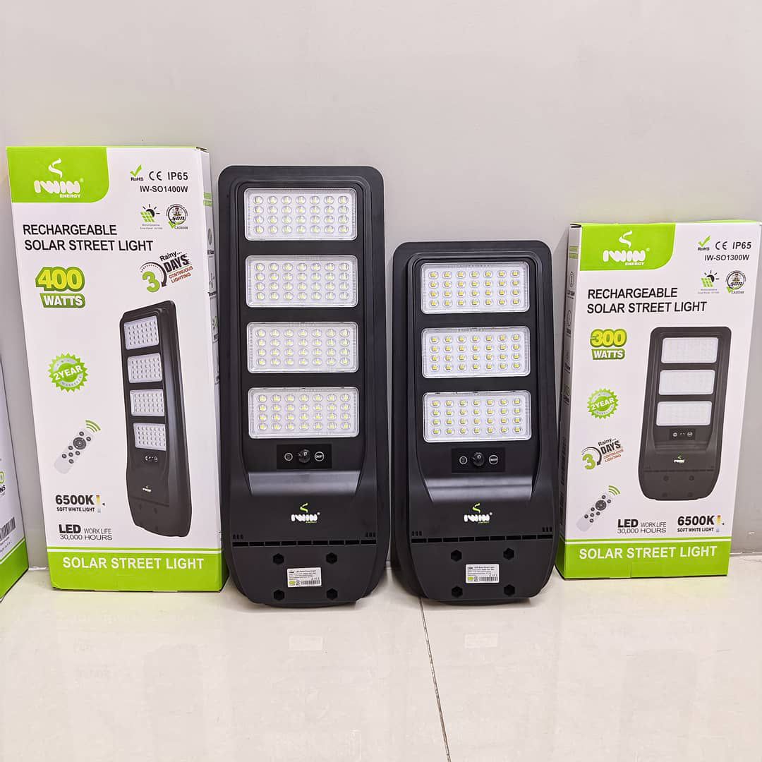 Iwin 300watts Solar Street light